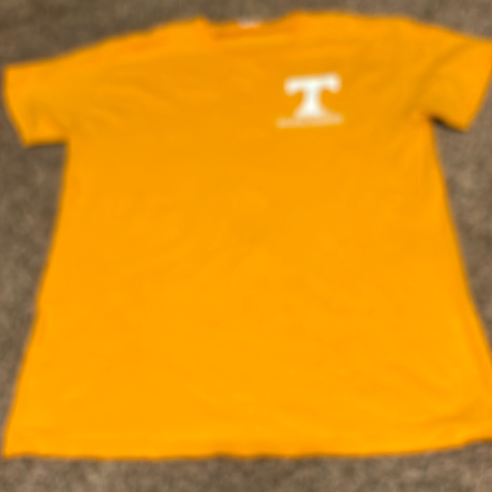 UT vols orange tshirt size medium?